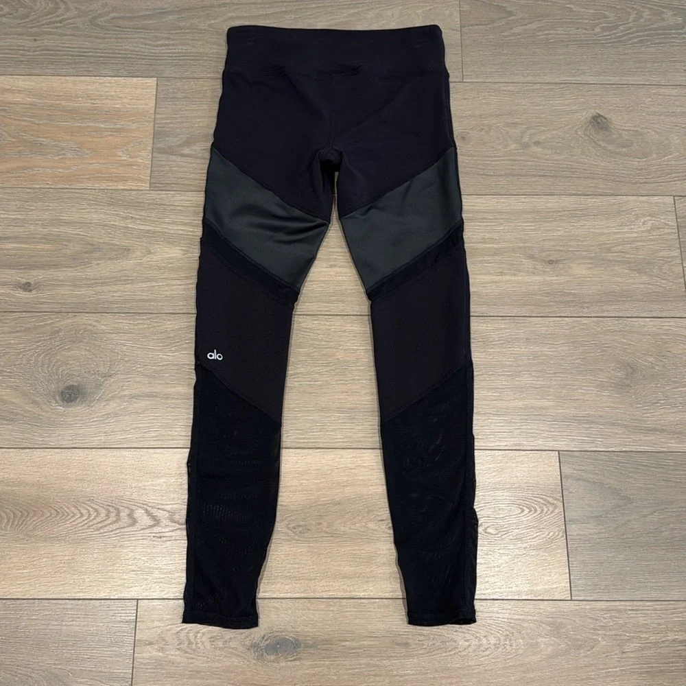 ALO YOGA Black Glossy Sheila‎ Tonal Mesh Panel High-Waist Active Leggings Size S